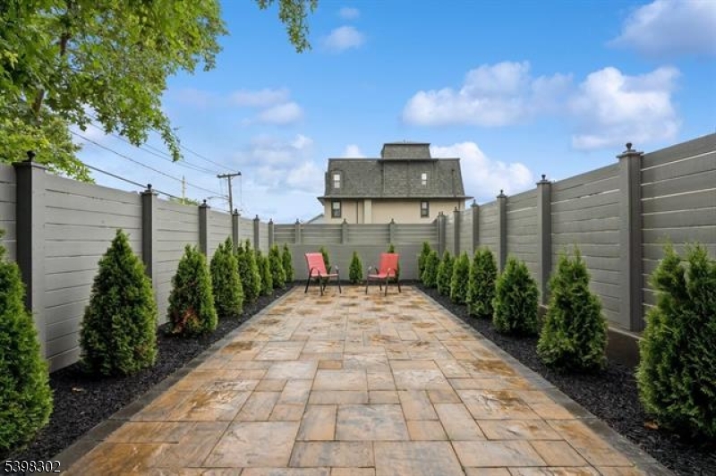 Jersey City, New Jersey 07304, United States, 1 Bedroom Bedrooms, ,2 BathroomsBathrooms,Residential,Active,246516