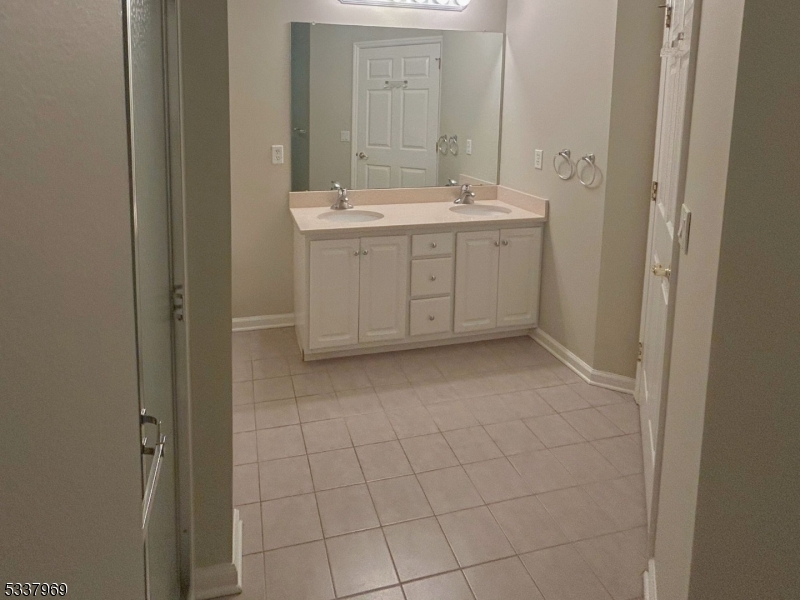 Rockaway Twp., New Jersey 07866, United States, 2 Bedrooms Bedrooms, ,2 BathroomsBathrooms,Residential,Active,3899