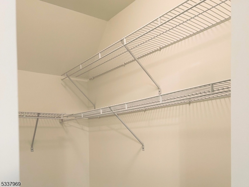 Rockaway Twp., New Jersey 07866, United States, 2 Bedrooms Bedrooms, ,2 BathroomsBathrooms,Residential,Active,3899