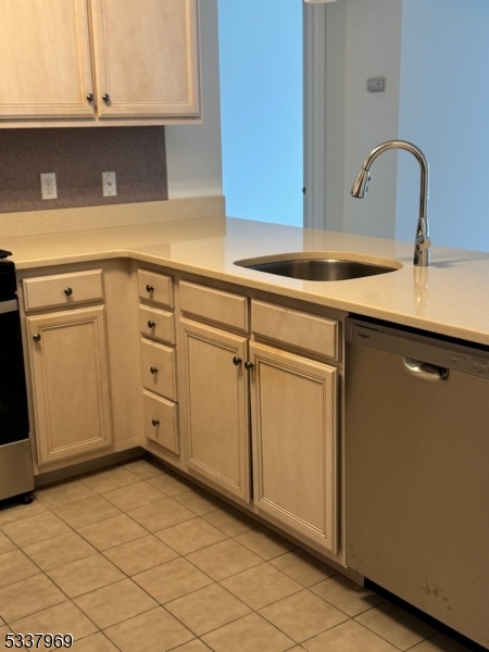 Rockaway Twp., New Jersey 07866, United States, 2 Bedrooms Bedrooms, ,2 BathroomsBathrooms,Residential,Active,3899