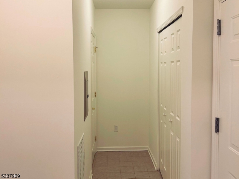 Rockaway Twp., New Jersey 07866, United States, 2 Bedrooms Bedrooms, ,2 BathroomsBathrooms,Residential,Active,3899