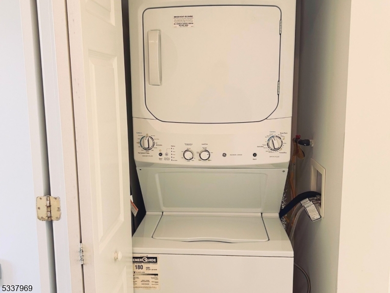 Rockaway Twp., New Jersey 07866, United States, 2 Bedrooms Bedrooms, ,2 BathroomsBathrooms,Residential,Active,3899