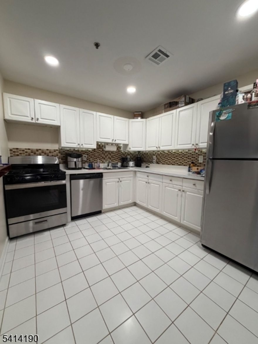 Discover your new home in this beautifully updated two-bedroom, two-bathroom one-floor unit, available for rent starting April 1. The open-concept living area is ideal for entertaining, while the spacious bedrooms provide a peaceful retreat. Enjoy the convenience of laundry in the building and ample storage space. Located in a friendly neighborhood with easy access to local amenities, shopping, and transportation, this unit is perfect for those seeking a balance of tranquility and urban living. Don't miss this opportunity to make it your own!