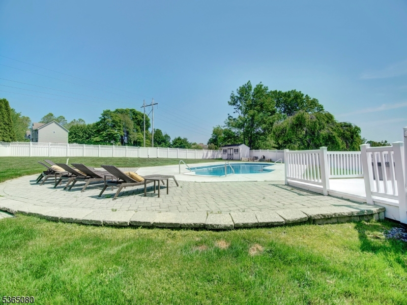 POETS PEAK - Residential