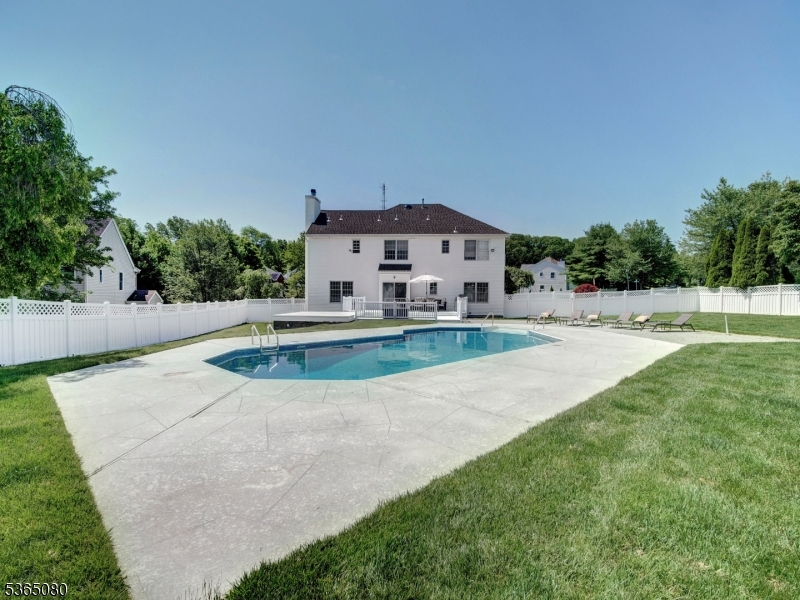 POETS PEAK - Residential