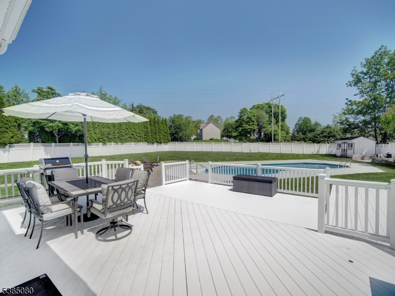 POETS PEAK - Residential