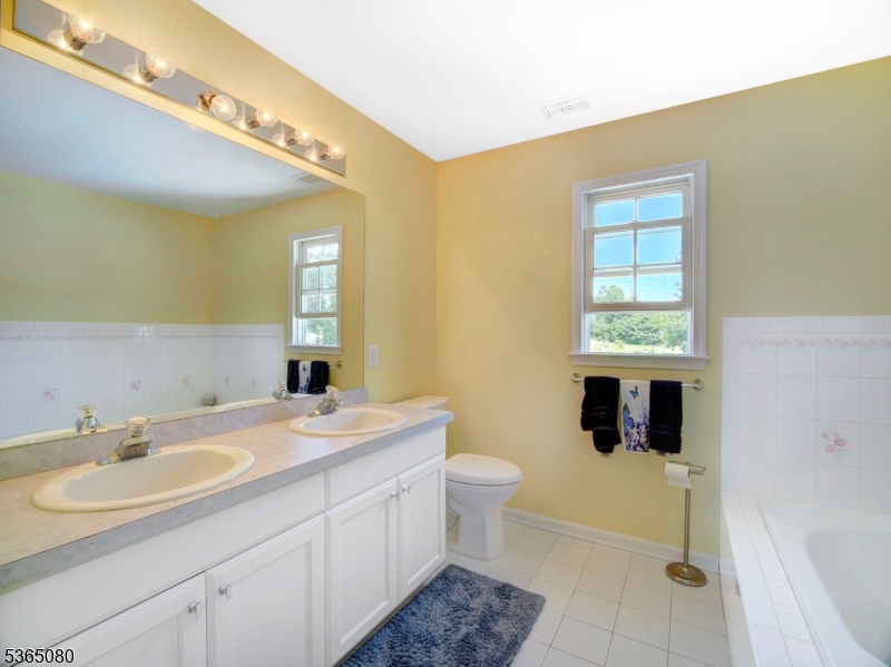 POETS PEAK - Residential