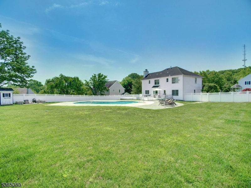 POETS PEAK - Residential