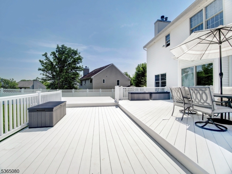 POETS PEAK - Residential