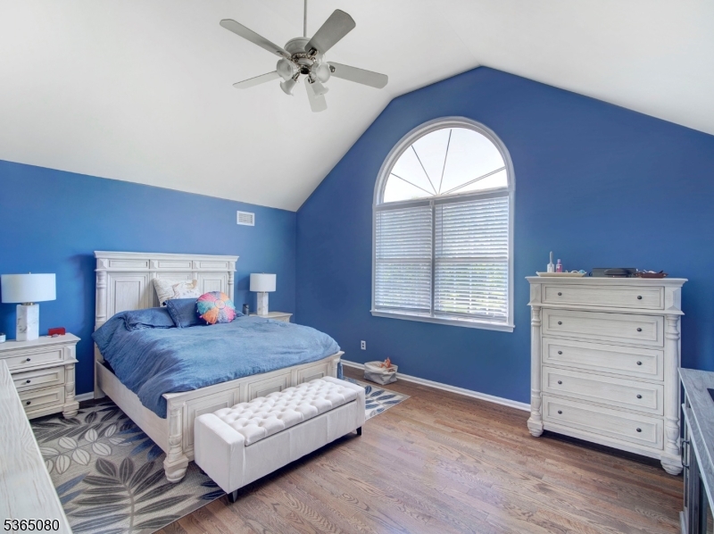 POETS PEAK - Residential