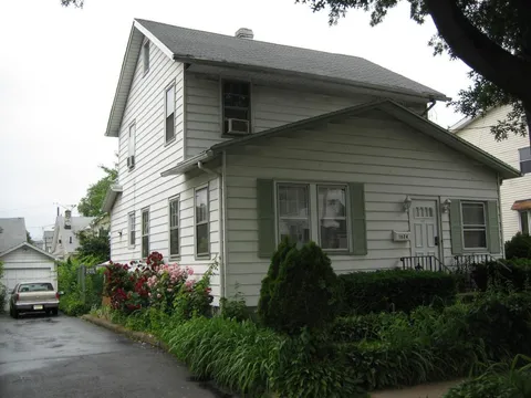 MLS: 3953738