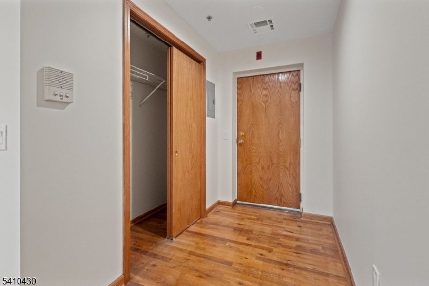 Newly renovated 3-bedroom, 1-bath unit with a fresh, modern feel and a spacious, comfortable layout. Located in a safe, desirable neighborhood just steps from restaurants, cafés, shops, and everyday essentials. Enjoy the convenience of an on-site laundromat and a well-kept building in a vibrant, walkable area.