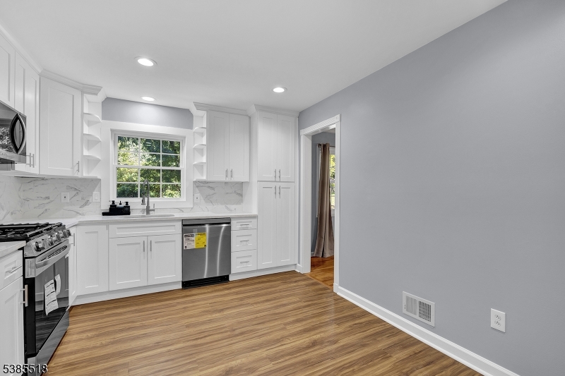 Chatham Twp., New Jersey 07928, United States, 4 Bedrooms Bedrooms, ,3 BathroomsBathrooms,Residential,Active,254328