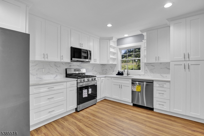 Chatham Twp., New Jersey 07928, United States, 4 Bedrooms Bedrooms, ,3 BathroomsBathrooms,Residential,Active,254328