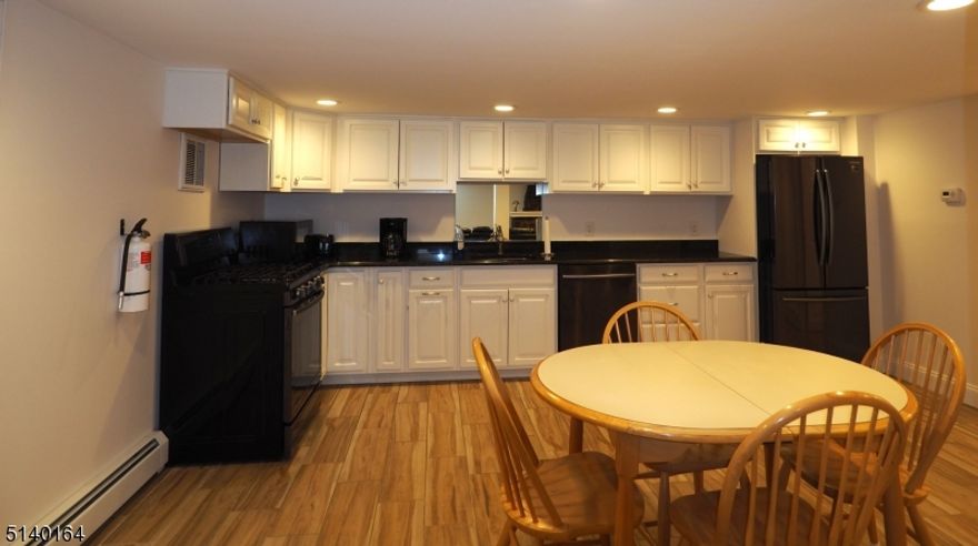 Furnished Studio in quiet residential neighborhood. Owner Occupied