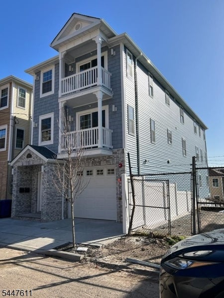 57 Woodside Pl