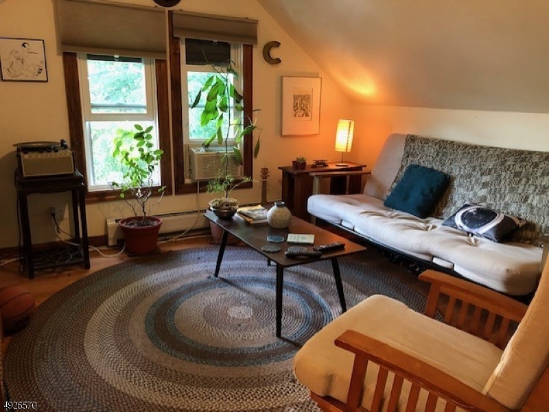 DOWNTOWN - Residential Lease