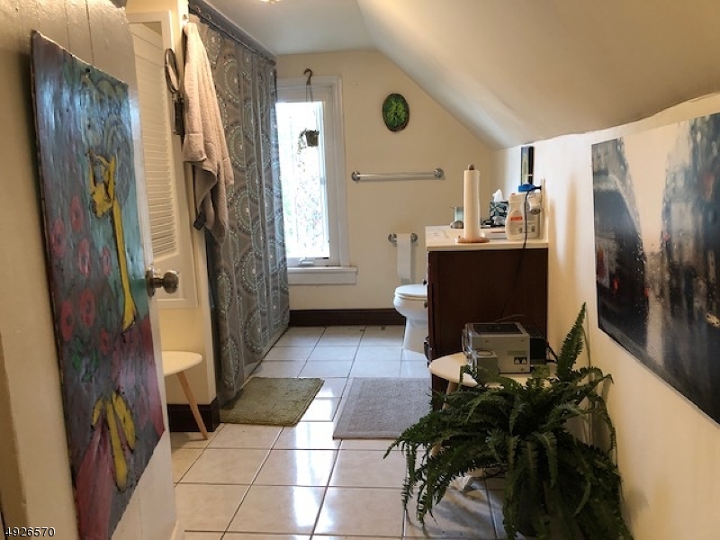 DOWNTOWN - Residential Lease