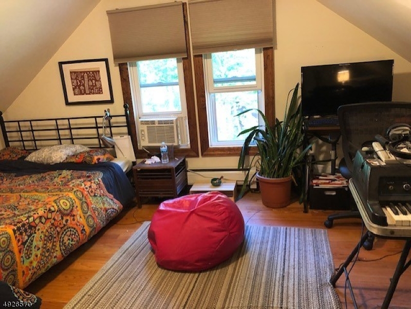 DOWNTOWN - Residential Lease