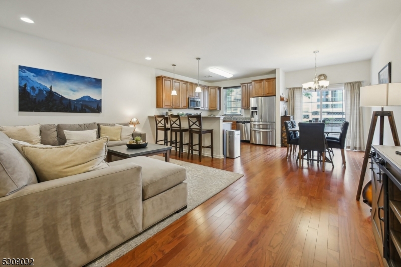 Photo 4 of 34 of 6 Bahr Cir townhome