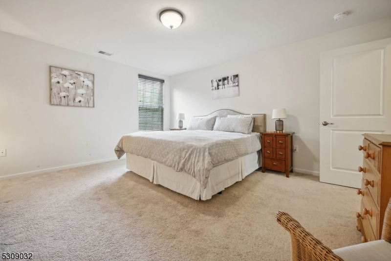 Photo 18 of 34 of 6 Bahr Cir townhome