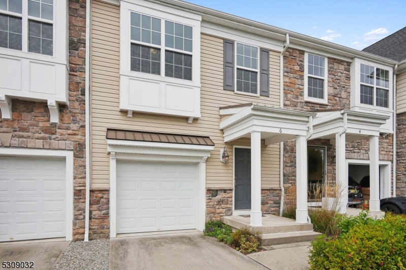 Photo 2 of 34 of 6 Bahr Cir townhome