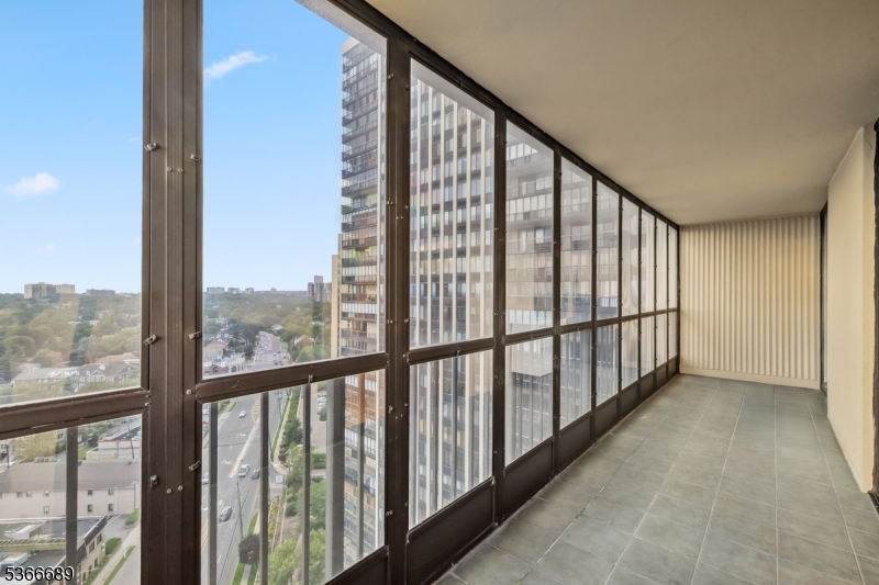 Winston Towers 300 - Residential