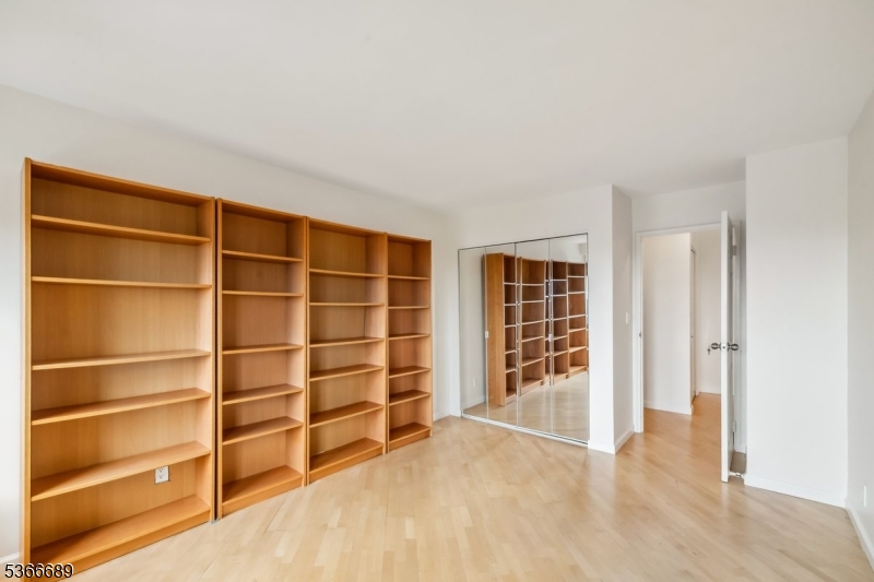 Winston Towers 300 - Residential