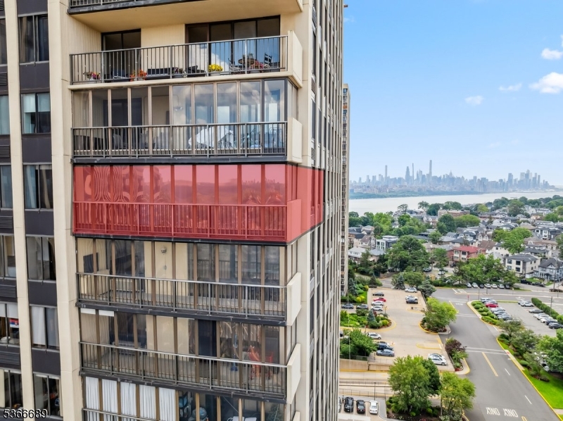 Winston Towers 300 - Residential