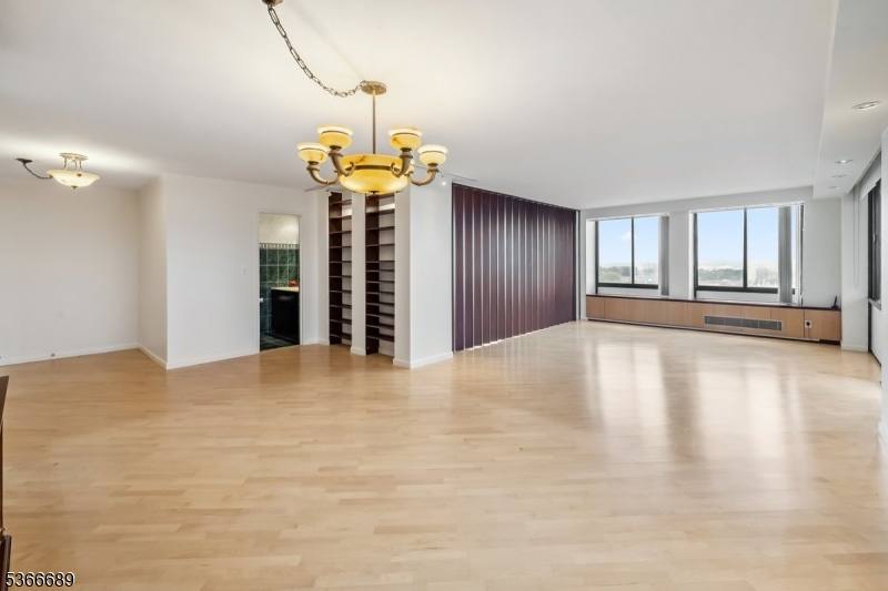 Winston Towers 300 - Residential