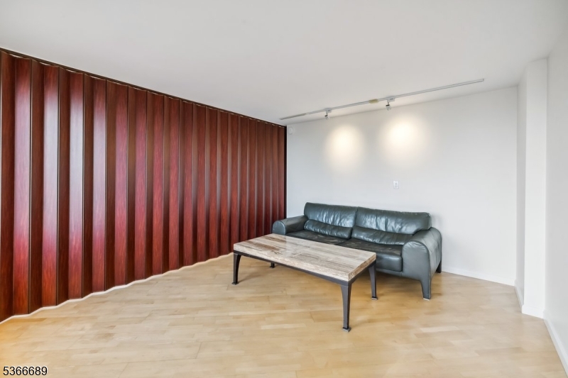 Winston Towers 300 - Residential