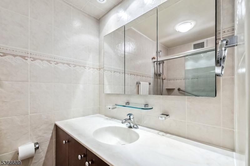 Winston Towers 300 - Residential