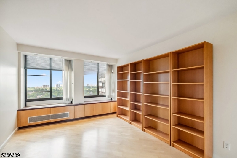 Winston Towers 300 - Residential