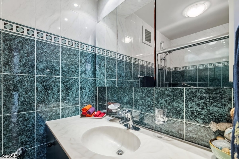 Winston Towers 300 - Residential