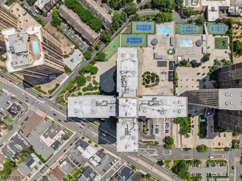 Winston Towers 300 - Residential