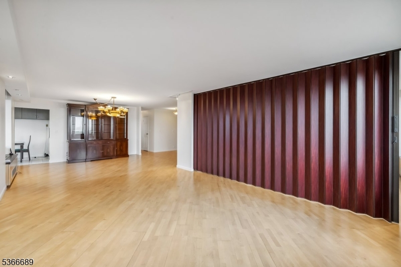 Winston Towers 300 - Residential