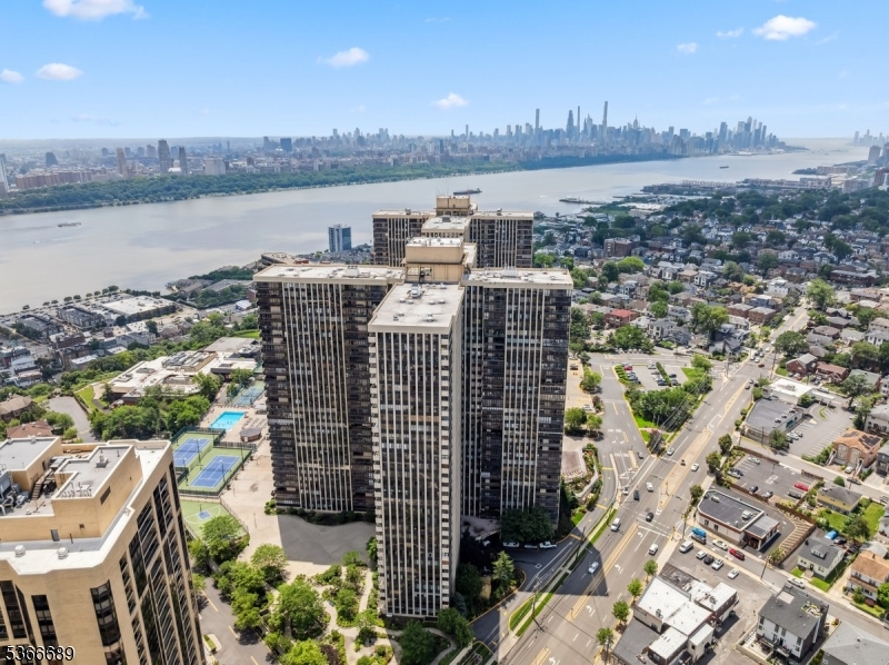 Winston Towers 300 - Residential