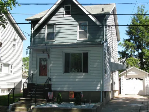 MLS: 3946497