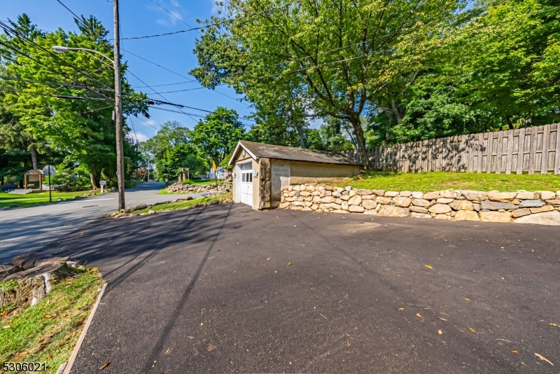 Photo 4 of 41 of 38 Lozier Rd house