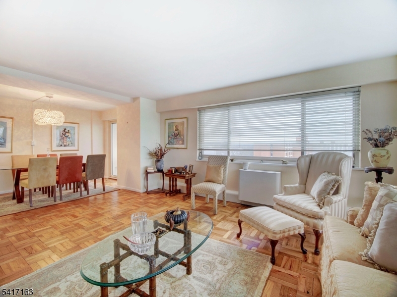 Harrison Park Towers - Residential