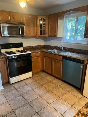 1105 N OAKS BLVD, NORTH BRUNSWICK, NJ 08902 - Image 424a7eaf4a082b11075f243e4a656dfb/307097583