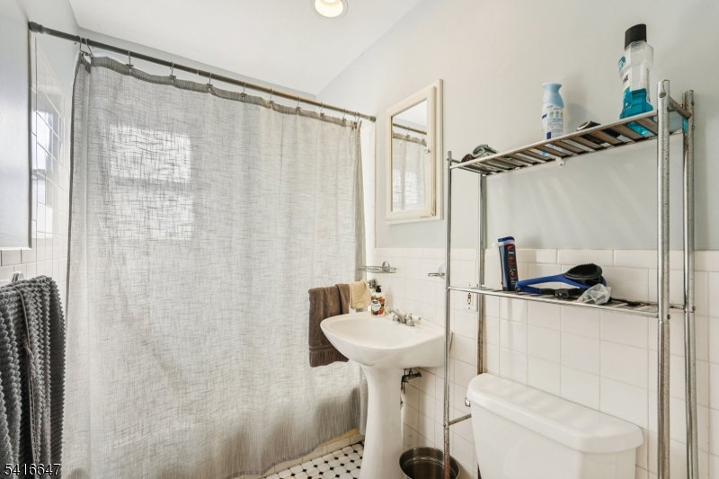 Colonial Gardens Apartments - Residential