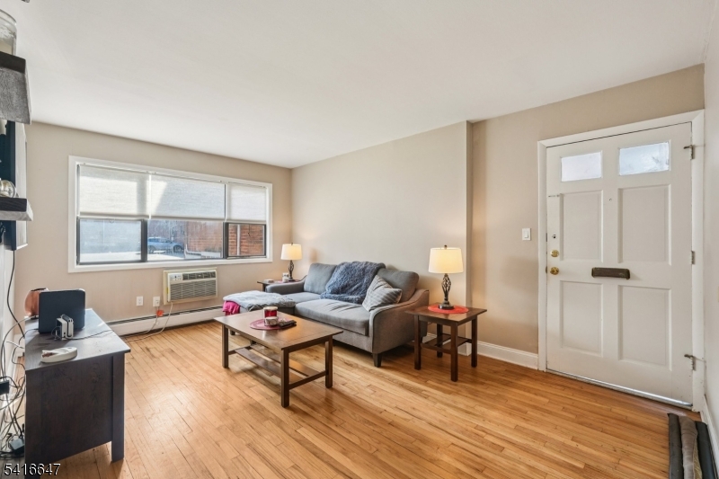 Colonial Gardens Apartments - Residential