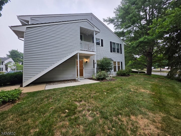 Photo 1 of 30 — 87 Junco Ct, Readington Twp., NJ 08887