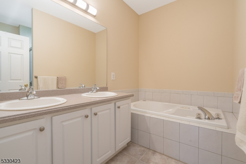 Clinton Twp., New Jersey 08801, United States, 3 Bedrooms Bedrooms, ,3 BathroomsBathrooms,Residential,Pending,22654