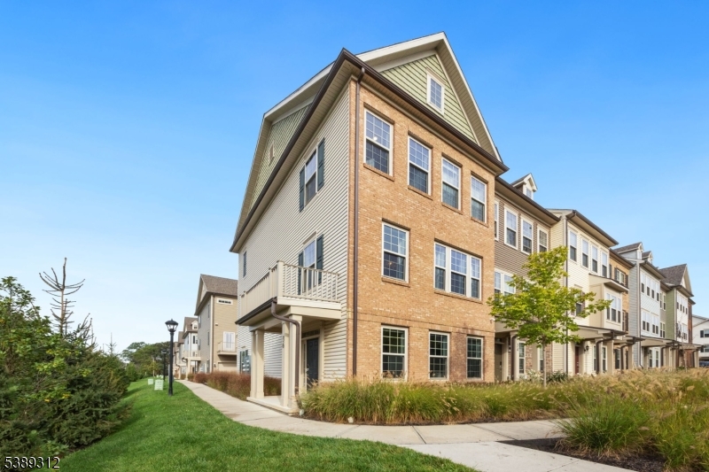 LIVINGSTON SQUARE - Residential