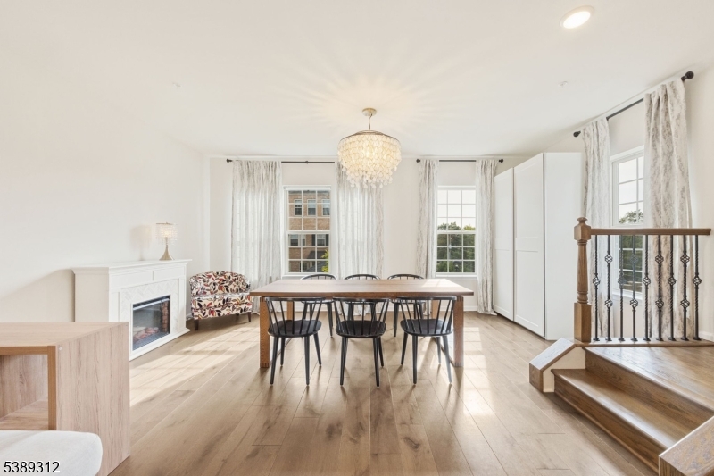 LIVINGSTON SQUARE - Residential