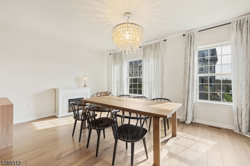 LIVINGSTON SQUARE - Residential