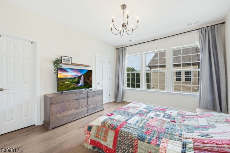 LIVINGSTON SQUARE - Residential