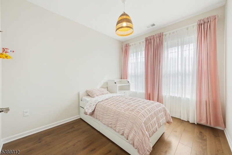 LIVINGSTON SQUARE - Residential